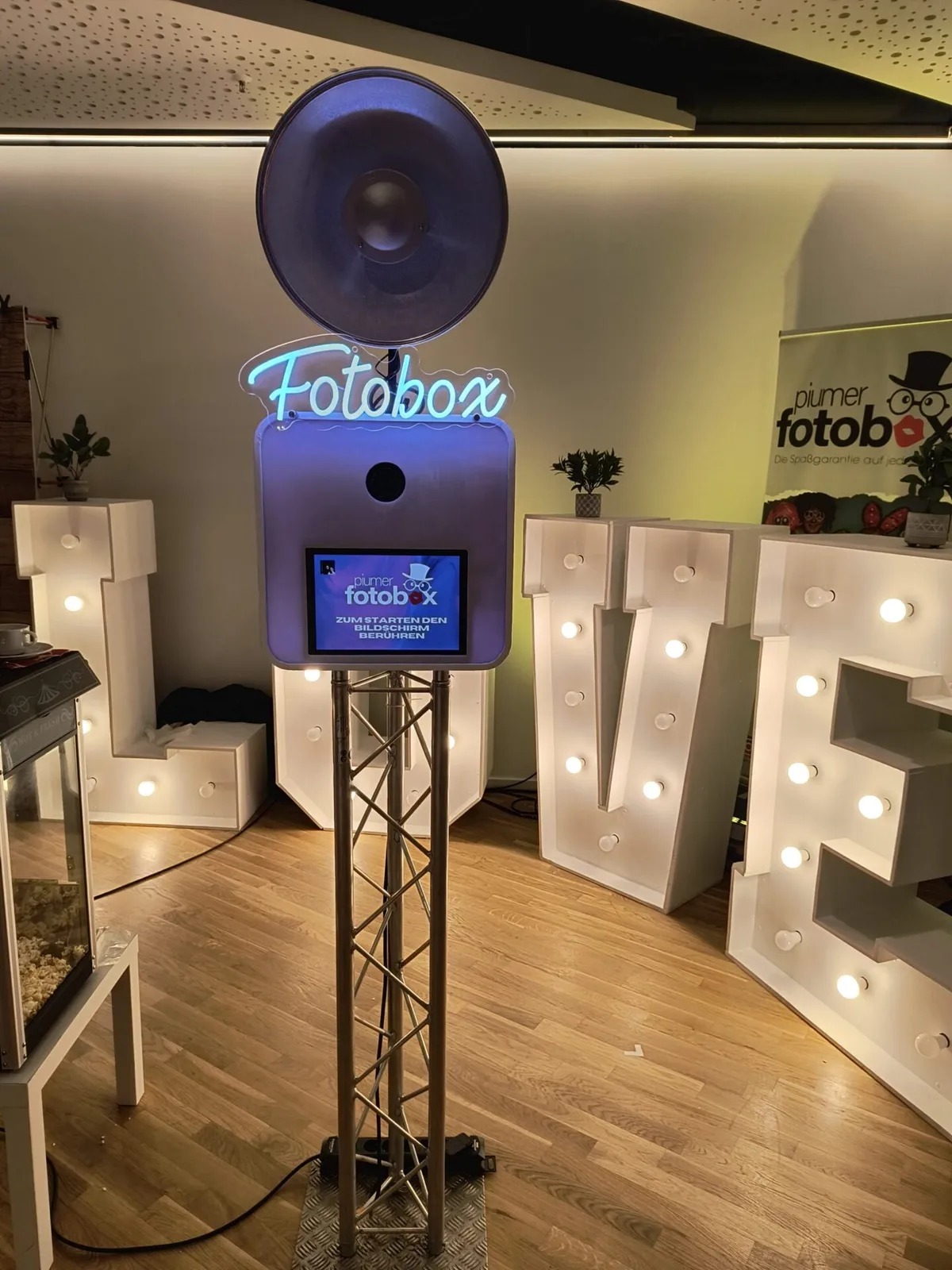 Fotobox mieten / Photobooth für Hochzeit / Geburtstag – Bild 1