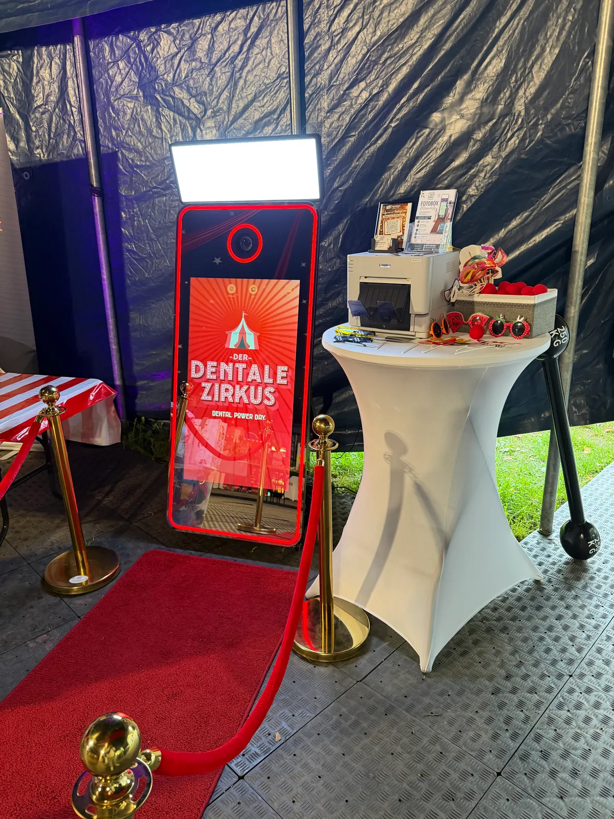 Fotobox / Fotospiegel Magic Mirror in Solingen mieten – Bild 1